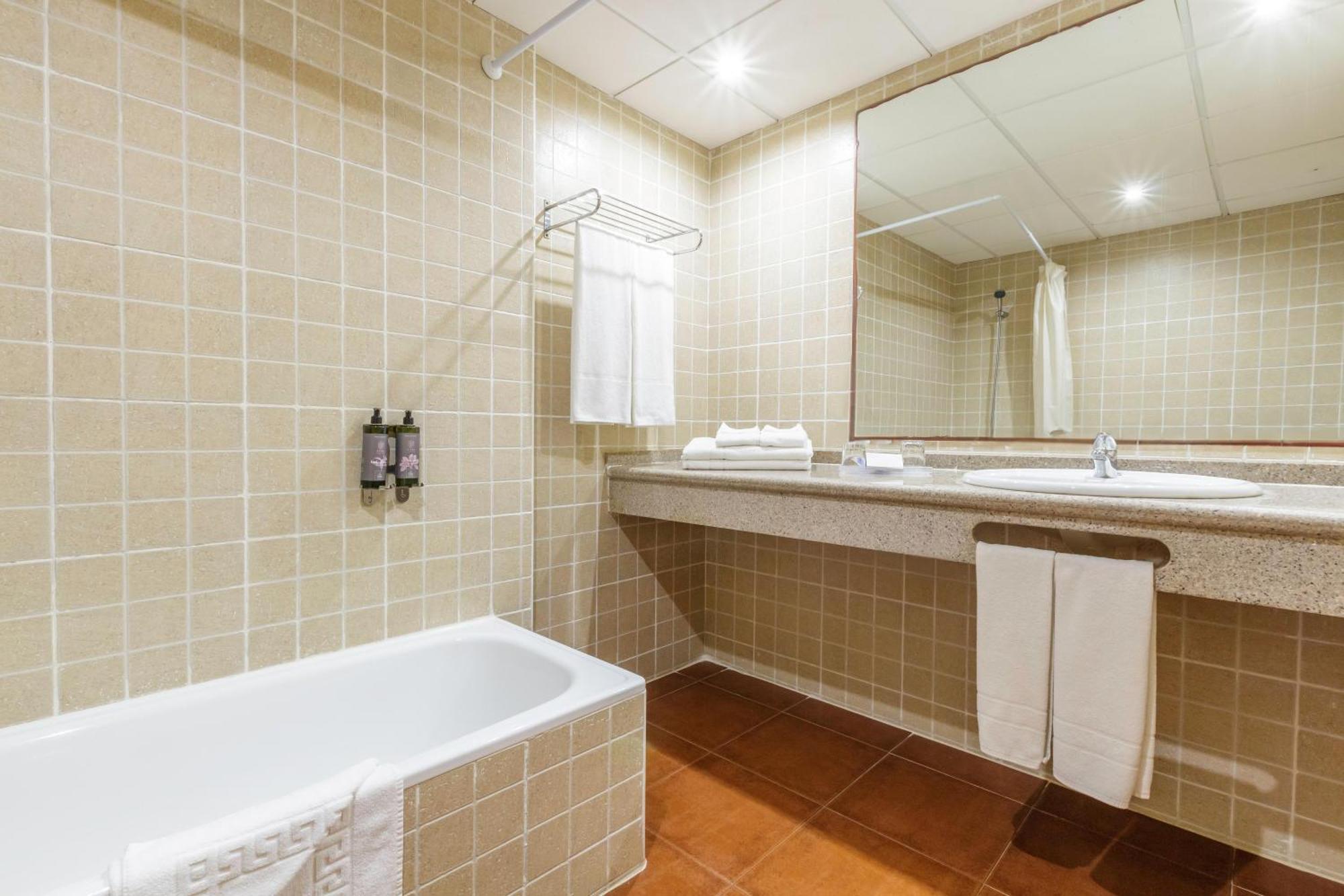 Apartamentos Best Alcazar La Herradura  Eksteriør billede