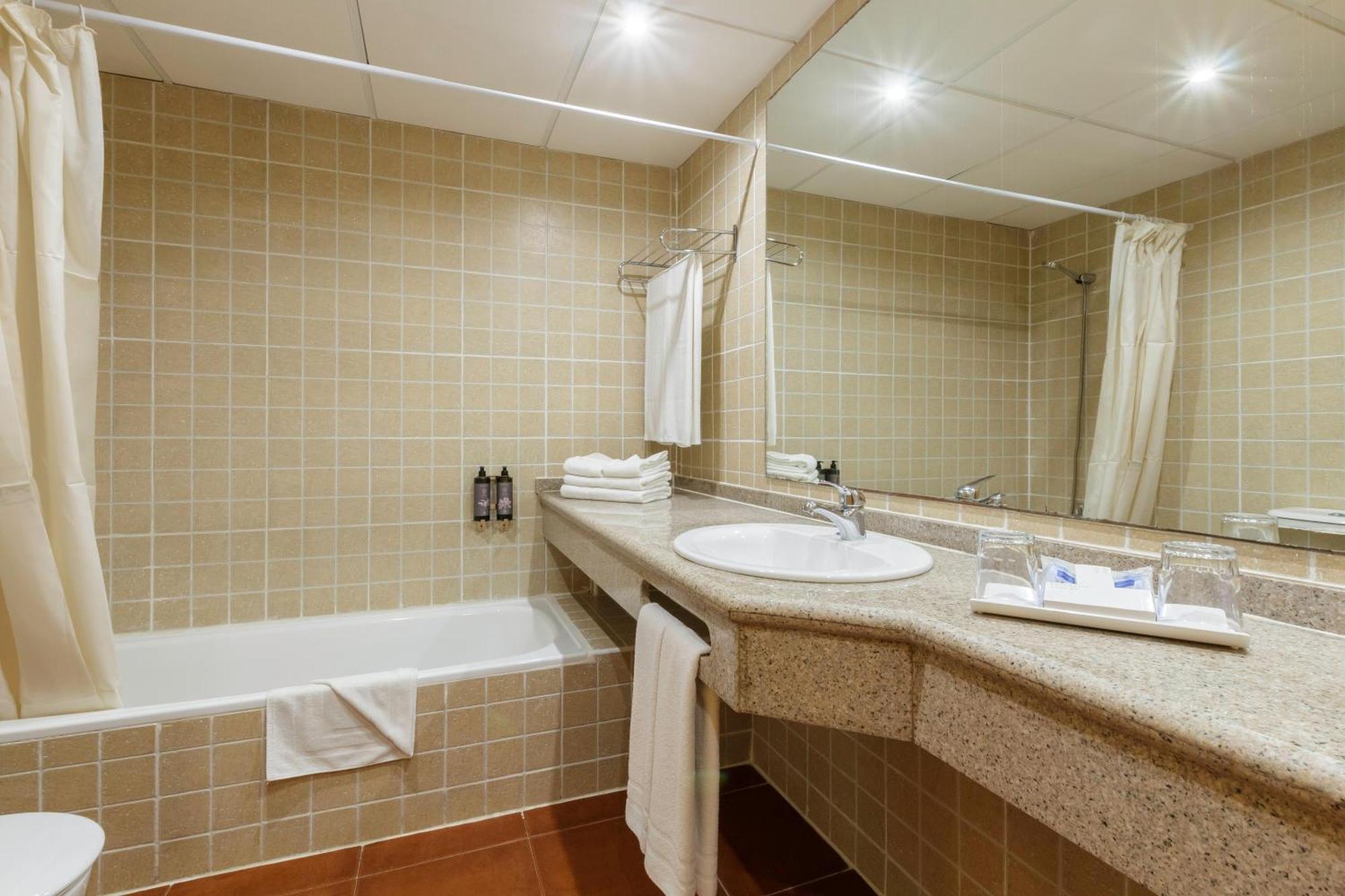 Apartamentos Best Alcazar La Herradura  Eksteriør billede