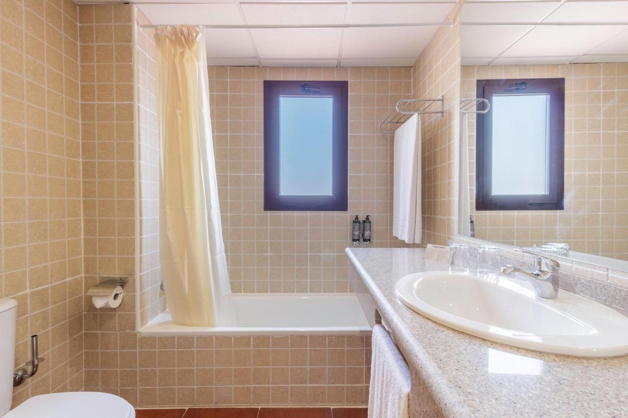 Apartamentos Best Alcazar La Herradura  Eksteriør billede